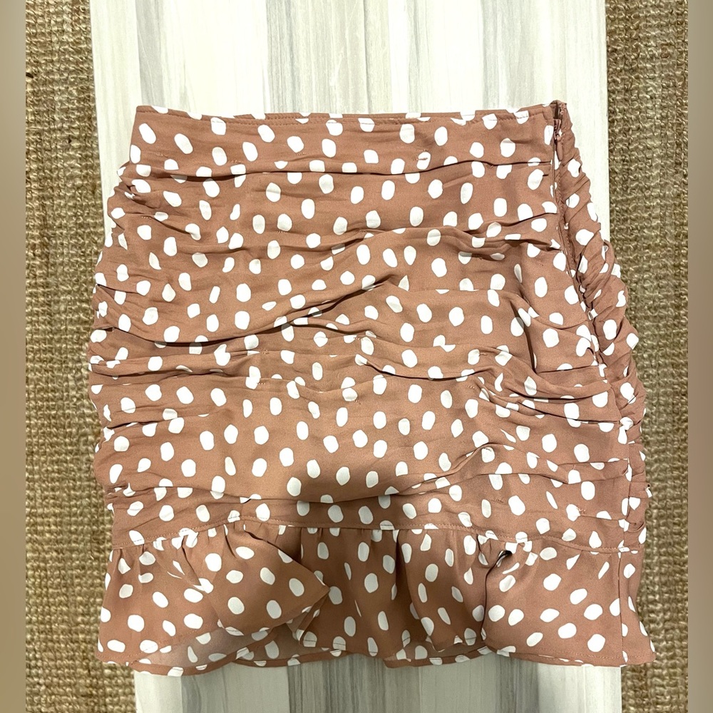 Abercrombie & Fitch Pink/Tam Polkadot mini skirt with Ruffles - Picture 4 of 4